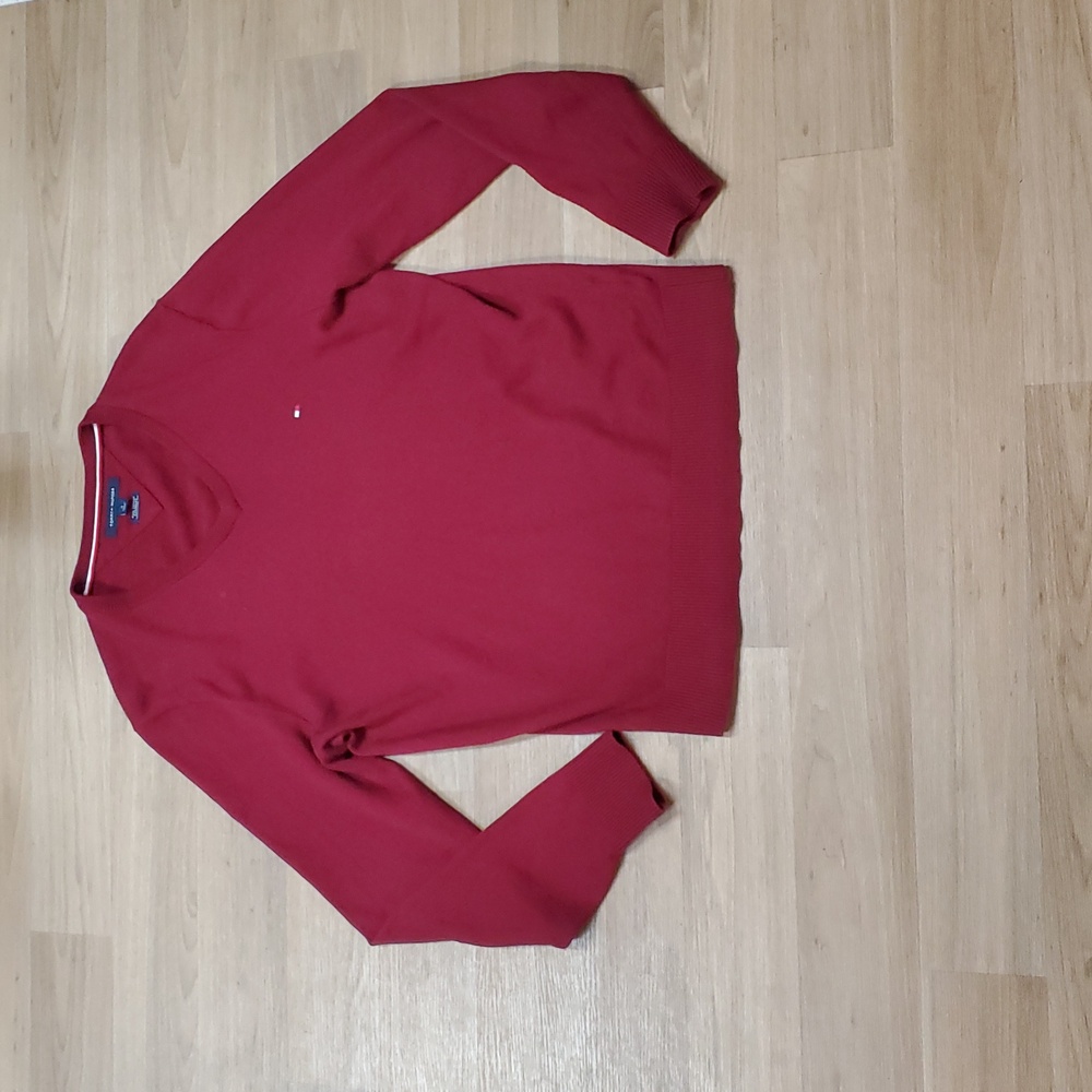 Tommy Hilfiger Men's Burgundy V-Neck Sweater